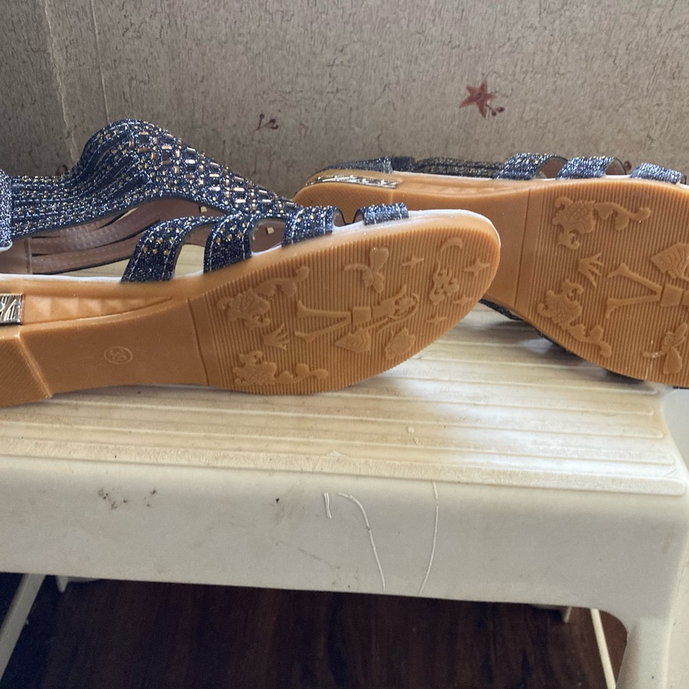 Sandals - Picture 2 of 3